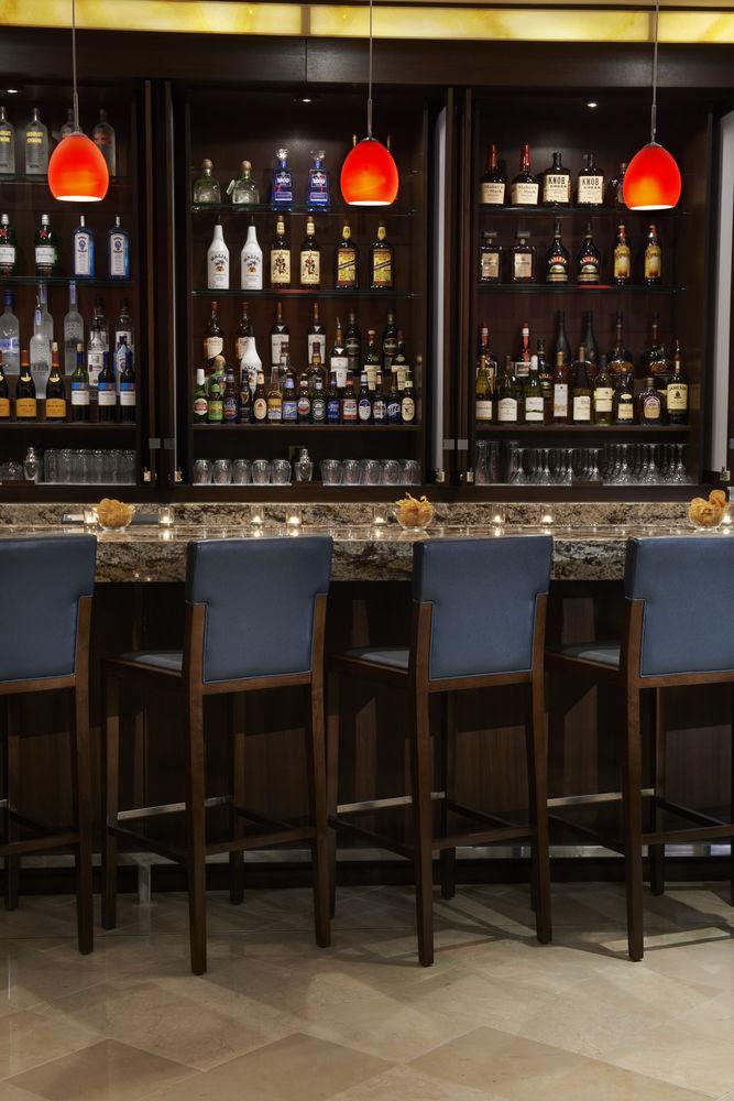 Отель Charleston Marriott Town Center Экстерьер фото