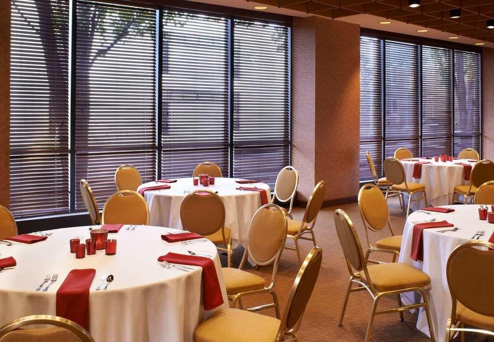 Отель Charleston Marriott Town Center Экстерьер фото