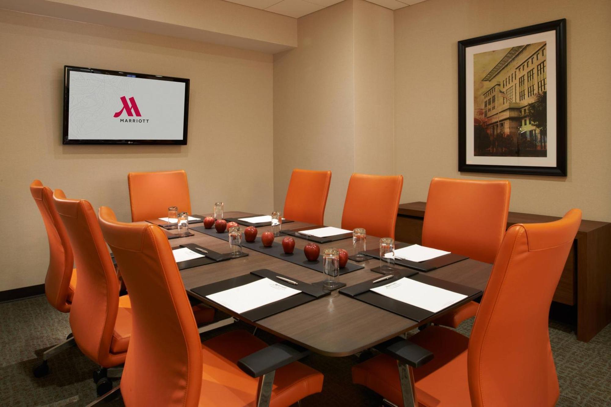 Отель Charleston Marriott Town Center Экстерьер фото