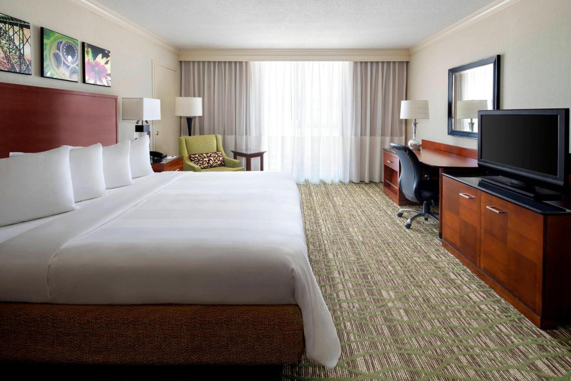 Отель Charleston Marriott Town Center Экстерьер фото