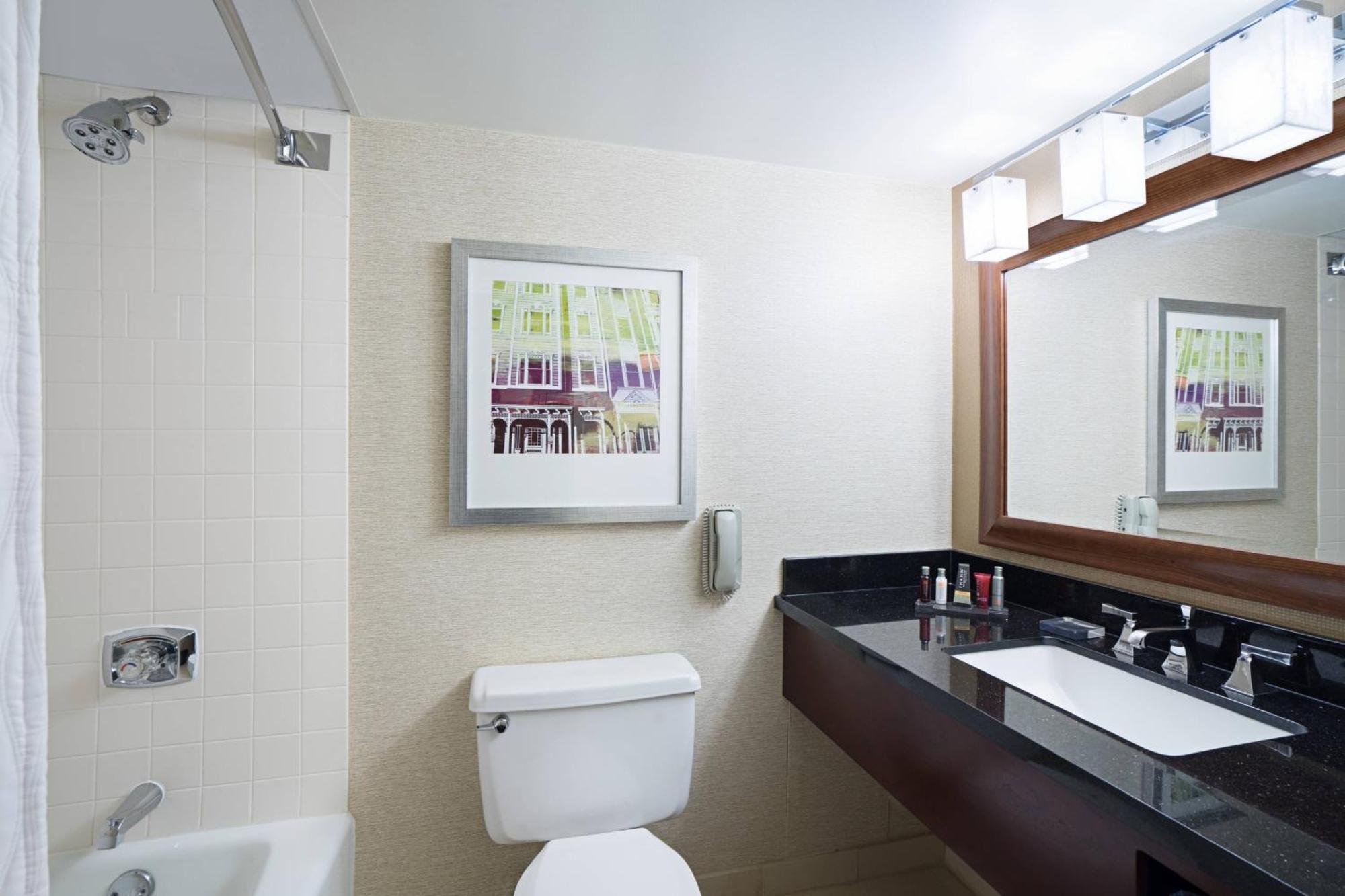 Отель Charleston Marriott Town Center Экстерьер фото