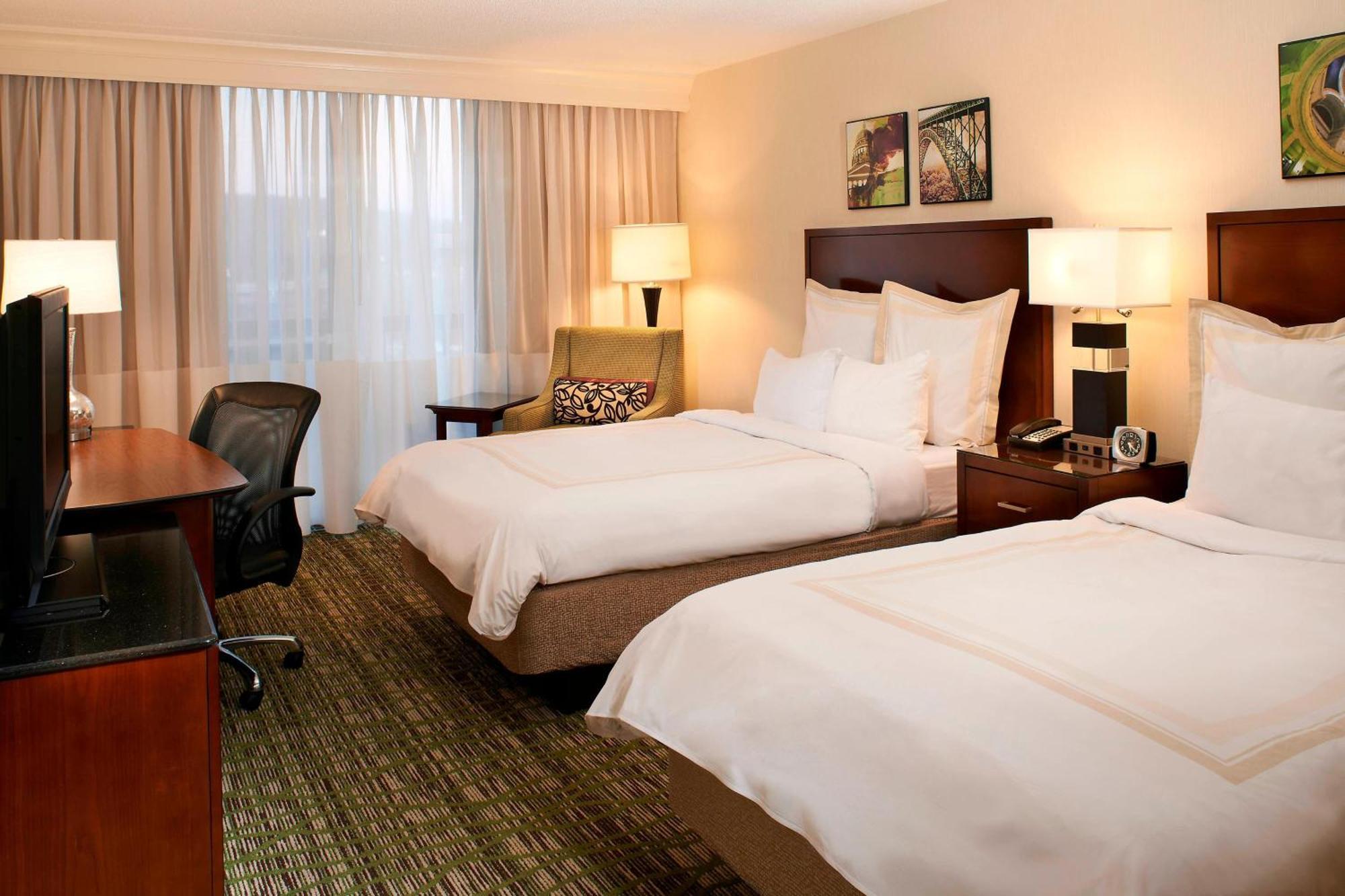 Отель Charleston Marriott Town Center Экстерьер фото