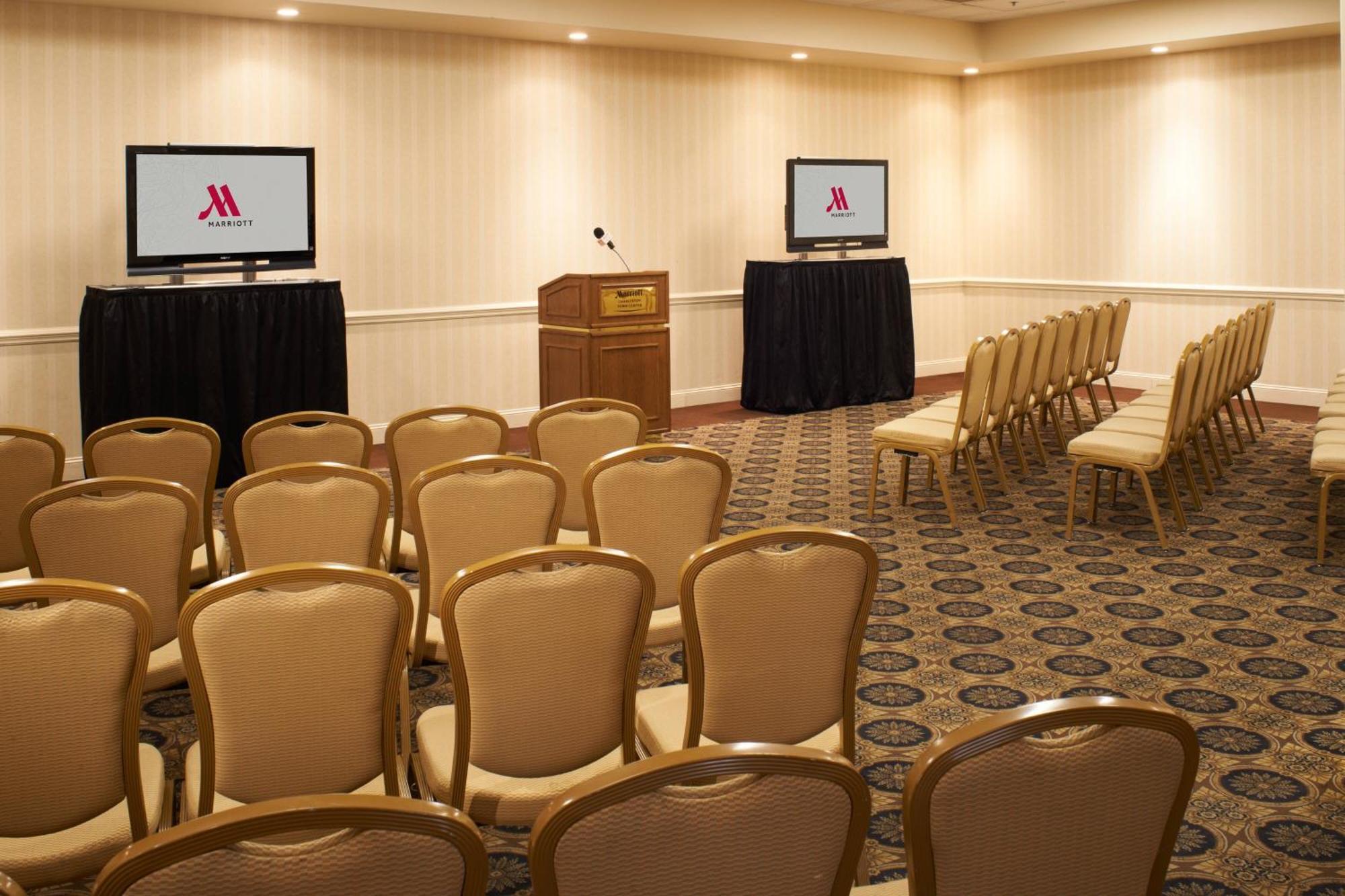 Отель Charleston Marriott Town Center Экстерьер фото