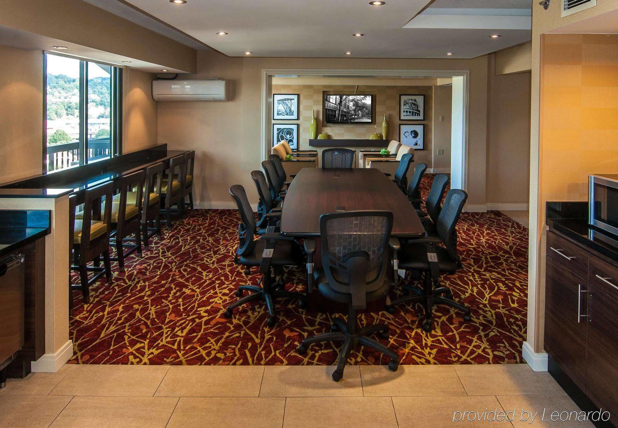 Отель Charleston Marriott Town Center Экстерьер фото