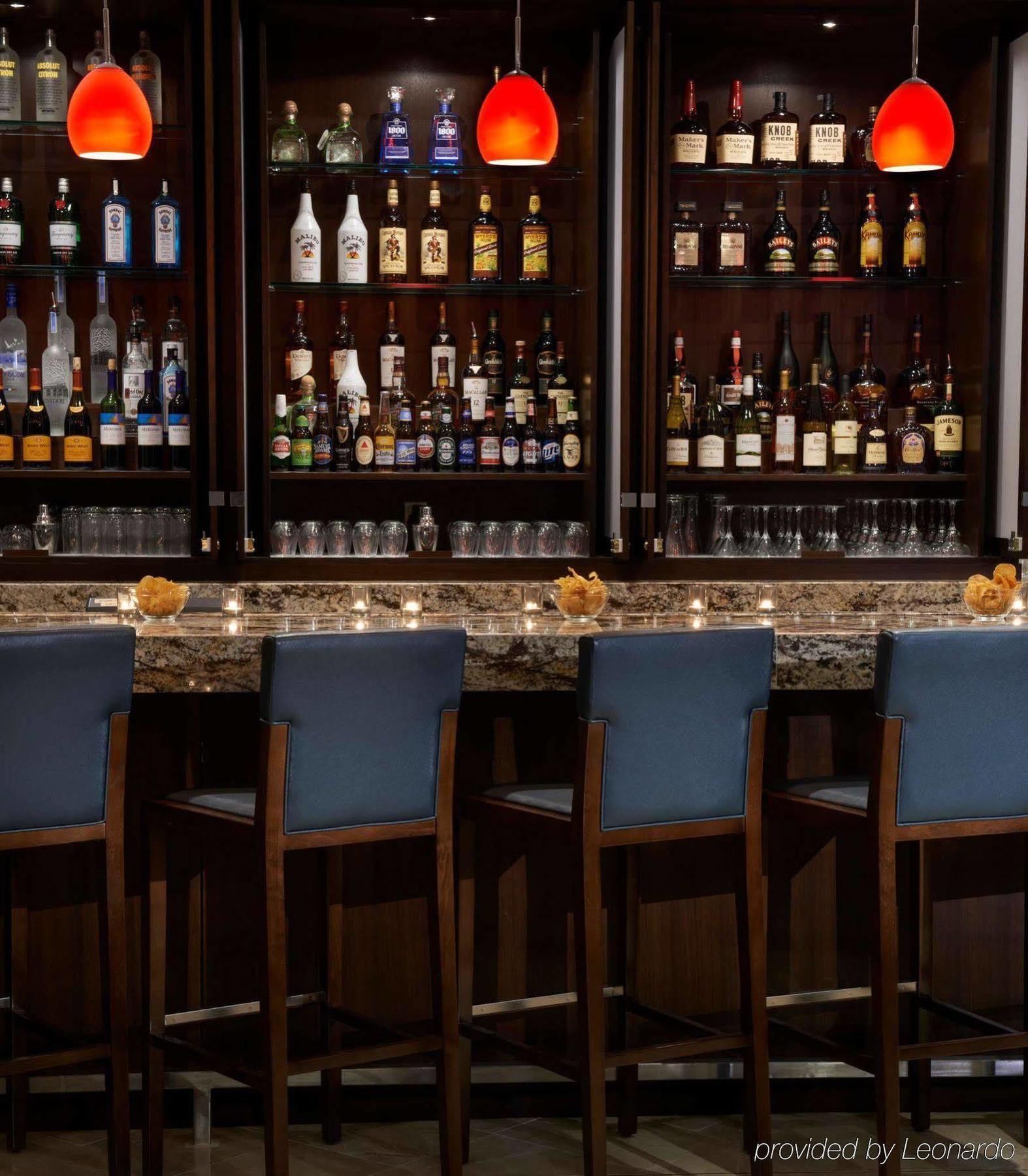 Отель Charleston Marriott Town Center Экстерьер фото