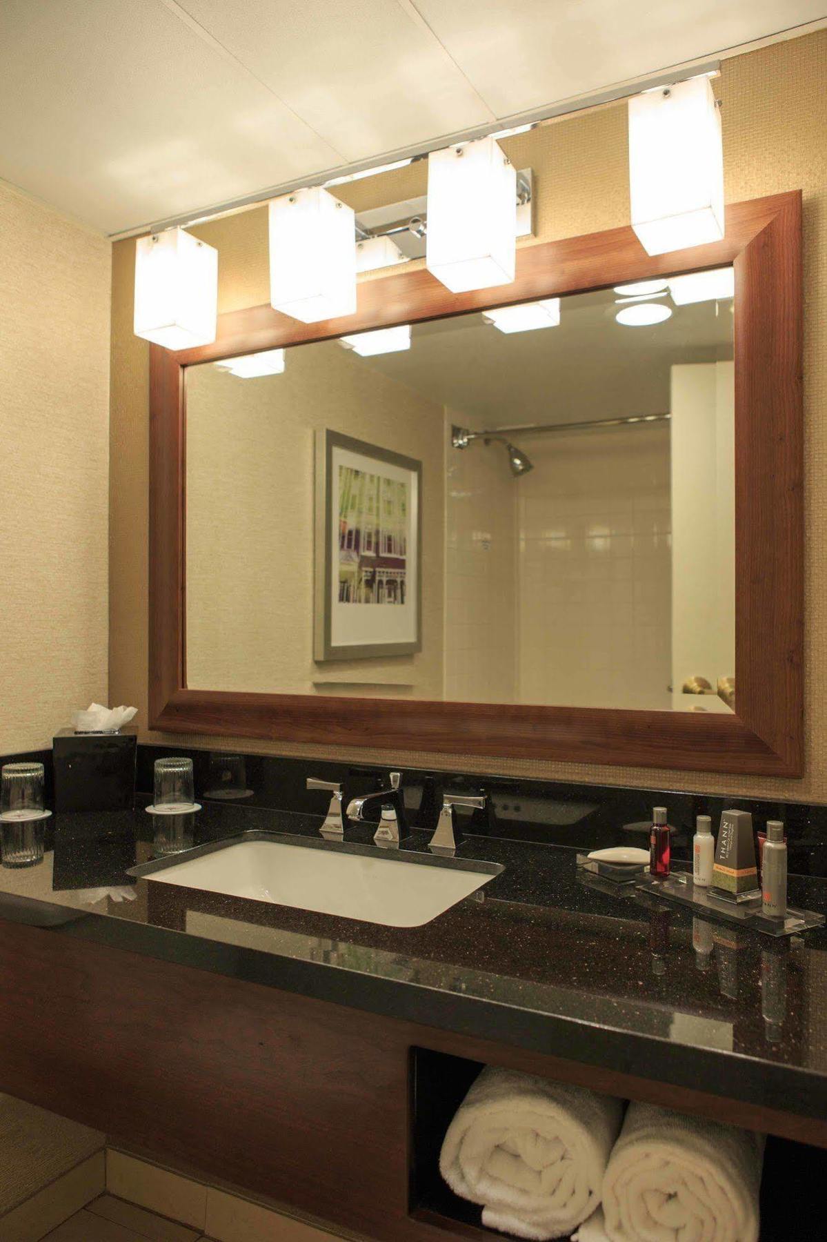 Отель Charleston Marriott Town Center Экстерьер фото